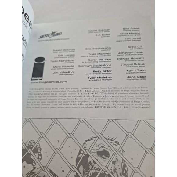 The Walking Dead Book Two Hardcover – Image Comics, Kirkman (NM) - Picture 3 of 5